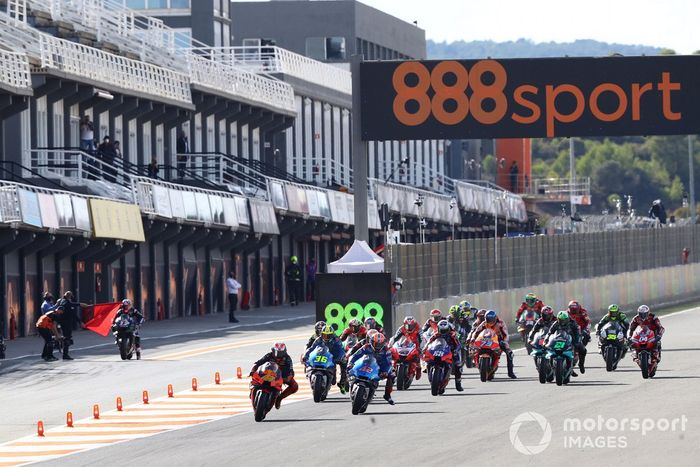 Pol Espargaró, Red Bull KTM Factory Racing, Maverick Viñales, Yamaha Factory Racing sale del pit lane