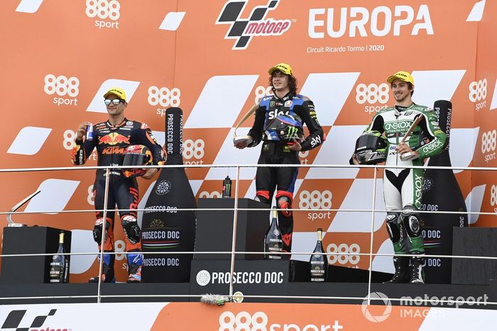 Ganador de la carrera Marco Bezzecchi, Sky Racing Team VR46, segundo lugar Jorge Martin, Red Bull KTM Ajo, tercer lugar Remy Gardner, SAG Racing Team