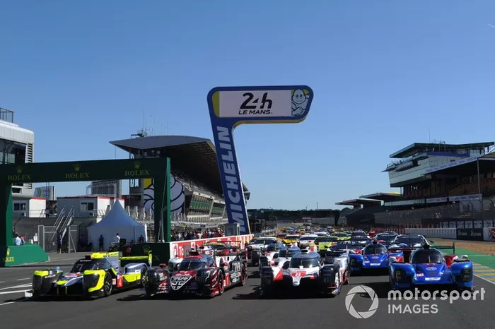 Enquanto isso, o Automóvel Clube do Oeste, organizador das 24 Horas de Le Mans, principal prova do automobilismo mundial, tem uma visão muito diferente das outras categorias. Em comunicado divulgado na semana passada, afirmaram estar monitorando a situação, mas acreditam que a epidemia não deve afetar a organização e a realização da edição de 2020
