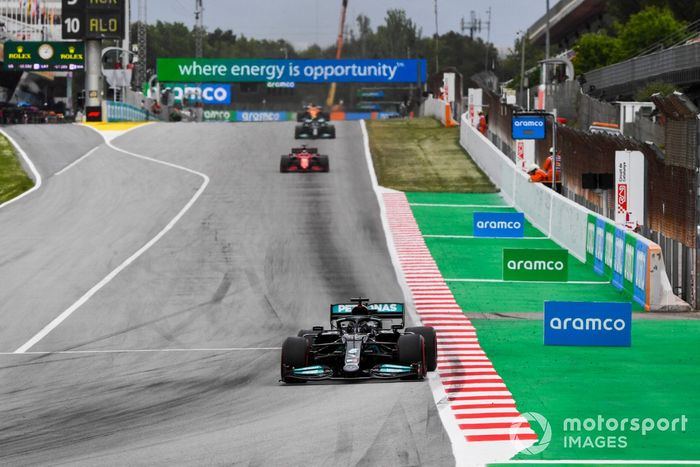 Lewis Hamilton, Mercedes W12, Charles Leclerc, Ferrari SF21, Valtteri Bottas, Mercedes W12