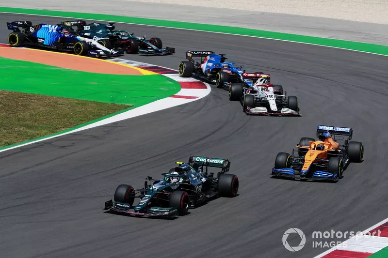 Sebastian Vettel, Aston Martin AMR21, Daniel Ricciardo, McLaren MCL35M, Antonio Giovinazzi, Alfa Romeo Racing C41, Fernando Alonso, Alpine A521, Lance Stroll, Aston Martin AMR21, e Nicholas Latifi, Williams FW43B