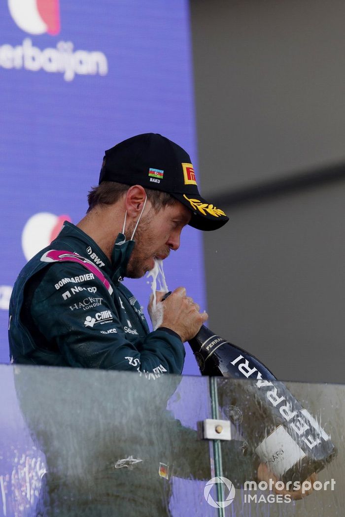 Podio: segundo lugar Sebastian Vettel, Aston Martin