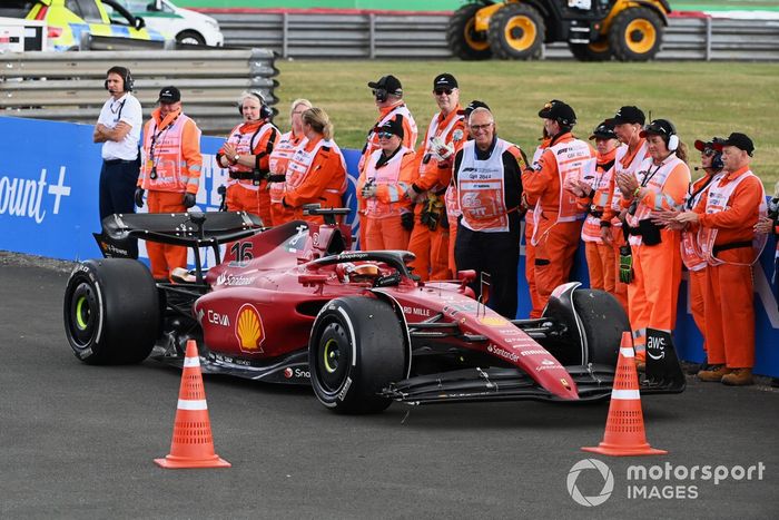Charles Leclerc, Ferrari F1-75, llega al Parc Ferme