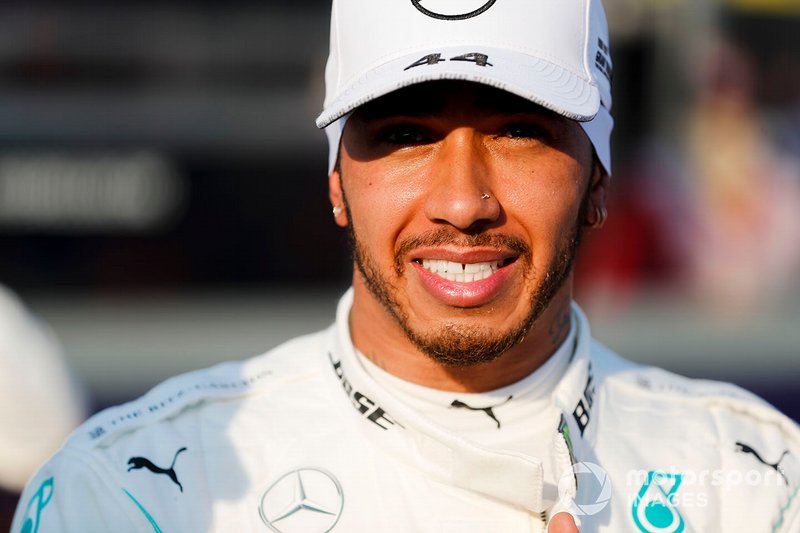 Il poleman Lewis Hamilton, Mercedes AMG F1 nel Parco chiuso