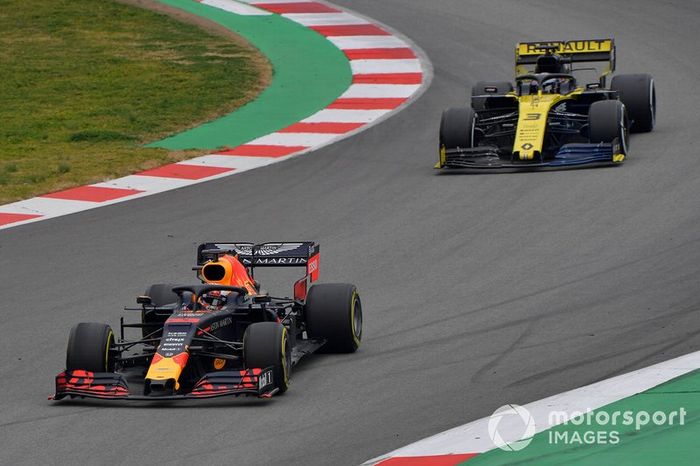 Max Verstappen, Red Bull Racing RB15 y Daniel Ricciardo, Renault F1 Team R.S. 19