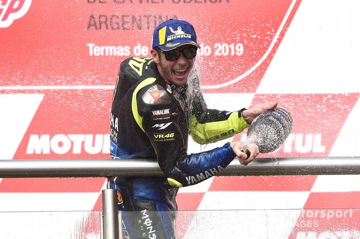 Podio: segundo puesto Valentino Rossi, Yamaha Factory Racing