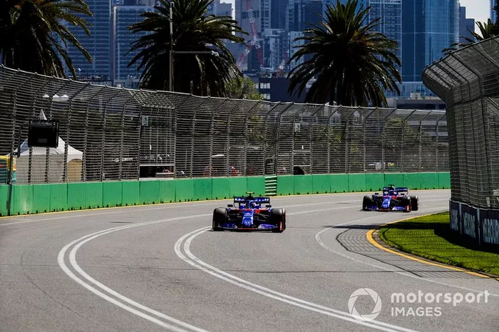 Alexander Albon, Toro Rosso STR14, Daniil Kvyat, Toro Roso STR14