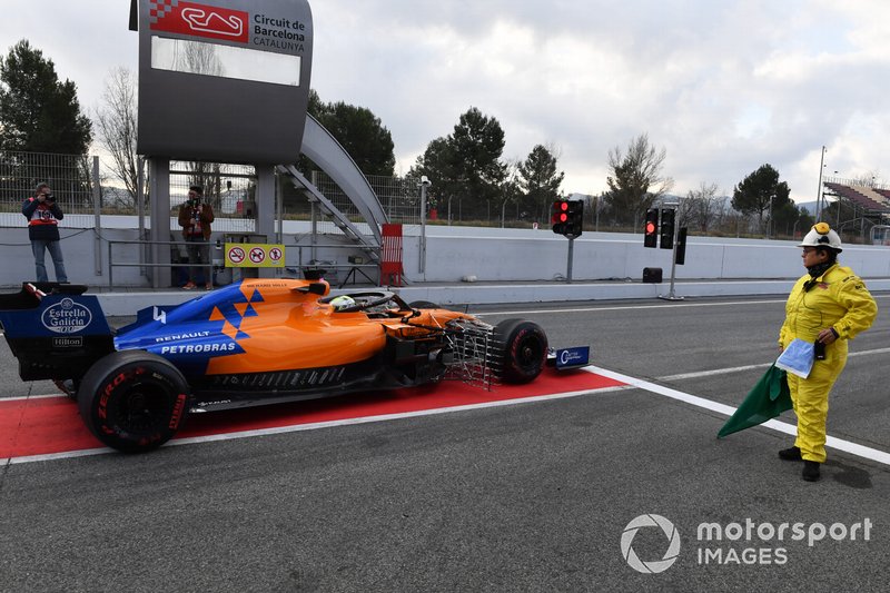 McLaren MCL34 waits at the end of pit lane