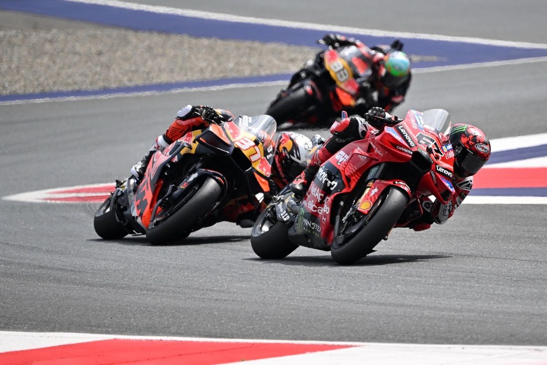Brad Binder, Red Bull KTM Factory Racing, Pedro Acosta, Red Bull KTM Factory Racing, Francesco Bagnaia, Ducati Team