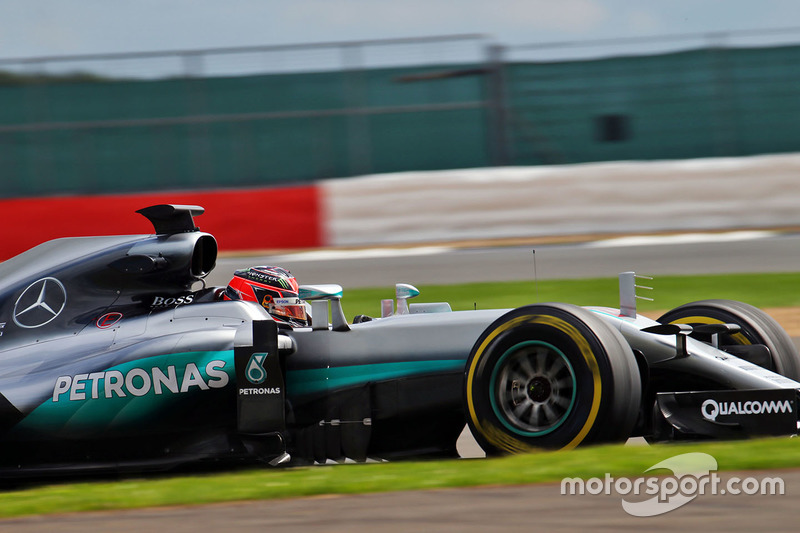 Esteban Ocon, Mercedes AMG F1 W07 Hybrid Test Driver