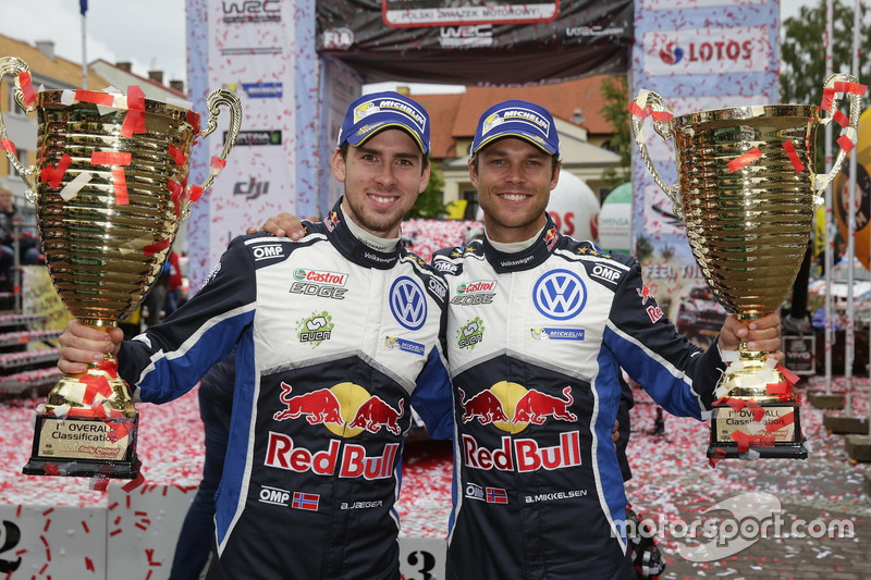 I vincitori Andreas Mikkelsen, Anders Jäger, Volkswagen Polo WRC, Volkswagen Motorsport