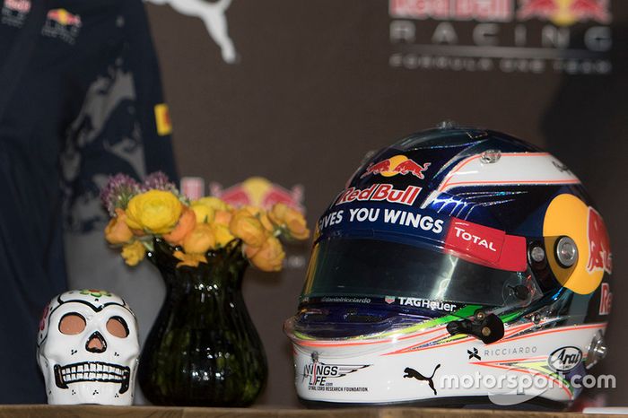 Casco de Daniel Ricciardo, Red Bull Racing con una calavera
