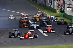 Sebastian Vettel, Ferrari SF16-H líder al inicio de la carrera