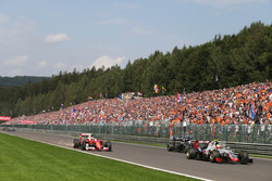 Кими Райкконен, Ferrari SF16-H с повреждением в начале гонки