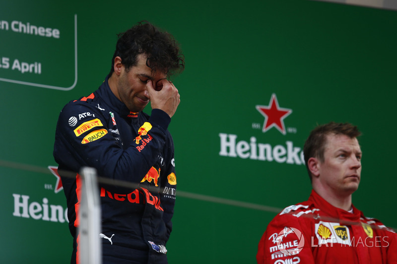Podium : le vainqueur Daniel Ricciardo, Red Bull Racing, le troisième, Kimi Raikkonen, Ferrari