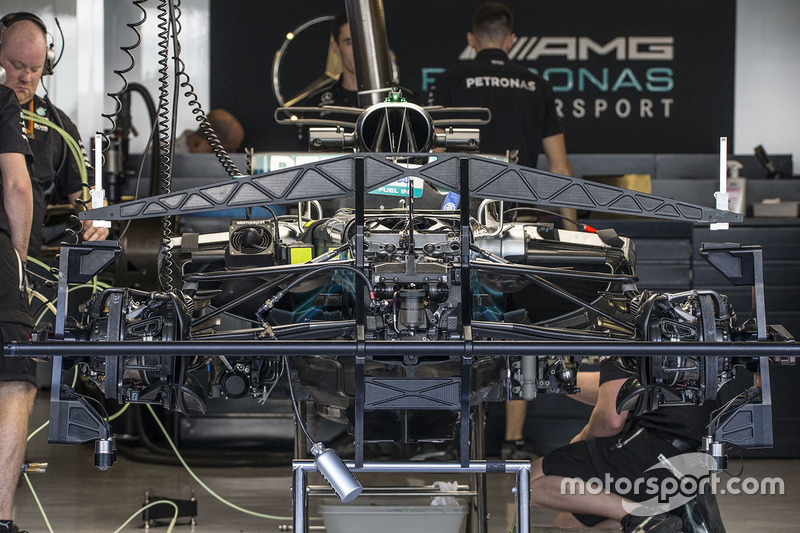 La Mercedes-Benz F1 W08 dans le garage