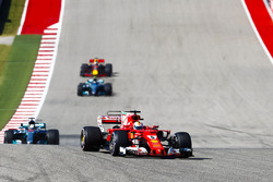 Sebastian Vettel, Ferrari SF70H, Lewis Hamilton, Mercedes AMG F1 W08