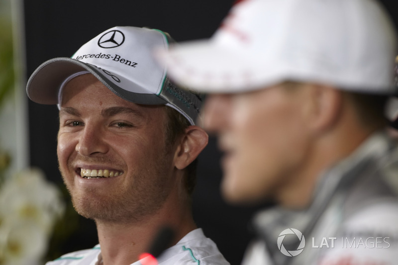 Nico Rosberg, Mercedes AMG e Michael Schumacher, Mercedes AMG durante la conferenza stampa del giove