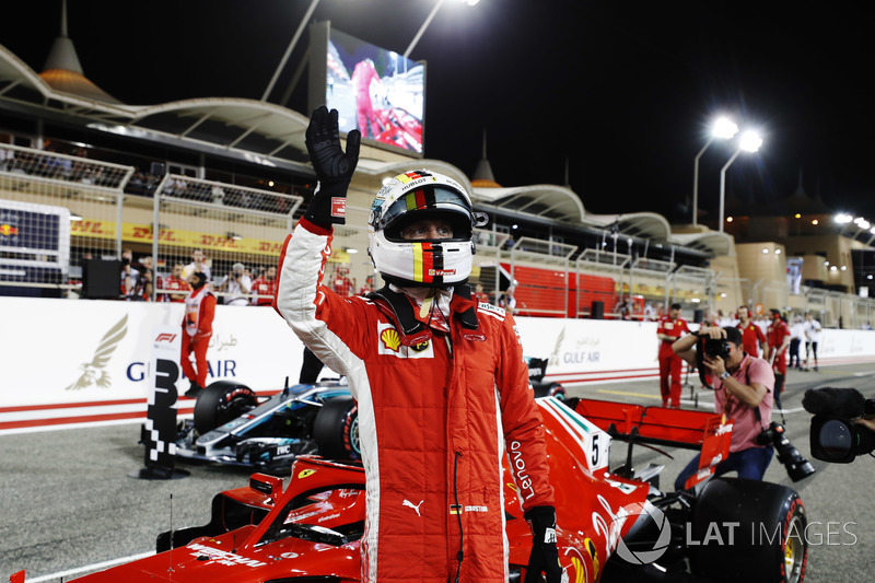 Sebastian Vettel, Ferrari SF71H, celebra después de tomar Pole Position