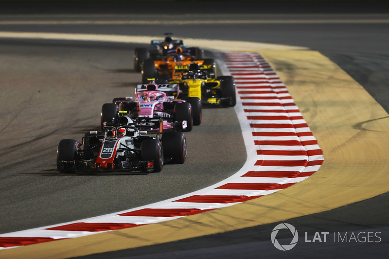 Kevin Magnussen, Haas F1 Team VF-18 Ferrari, devant Sergio Perez, Force India VJM11 Mercedes, Nico Hulkenberg, Renault Sport F1 Team R.S. 18, Fernando Alonso, McLaren MCL33 Renault, et Lewis Hamilton, Mercedes AMG F1 W09