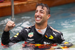 Daniel Ricciardo, Red Bull Racing, celebrates victory in the swimming pool on the Red Bull Energy St