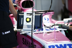 Esteban Ocon, Force India VJM11 Mercedes, Halo'ya uyumlu olmayan ekran
