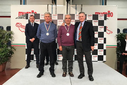 Consegna di riconoscimenti durante l'evento