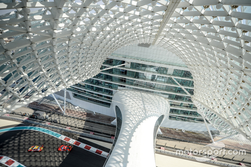 Actiebeeld van de training vanuit het Yas Viceroy Hotel