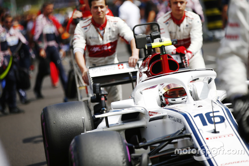 Charles Leclerc, Sauber C37, arriva in griglia