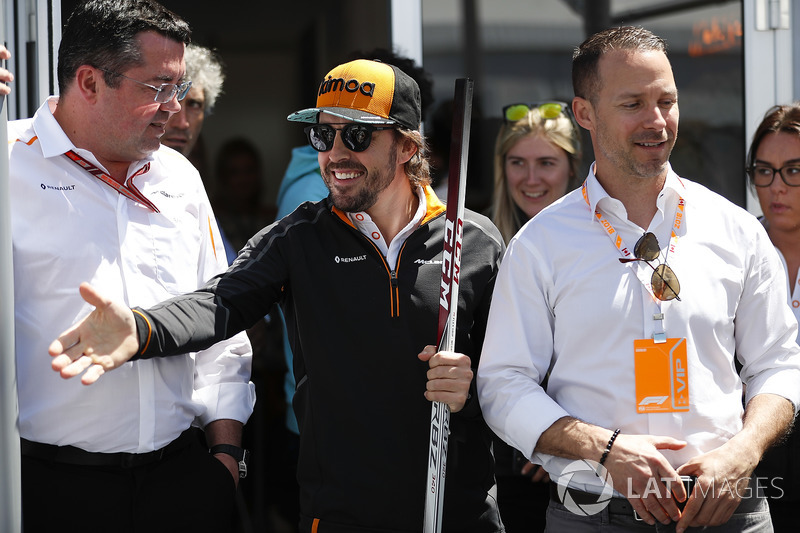 Eric Boullier, Racing Director, McLaren, and Fernando Alonso, McLaren, meet players from the Canadiens NHL Ice Hockey team