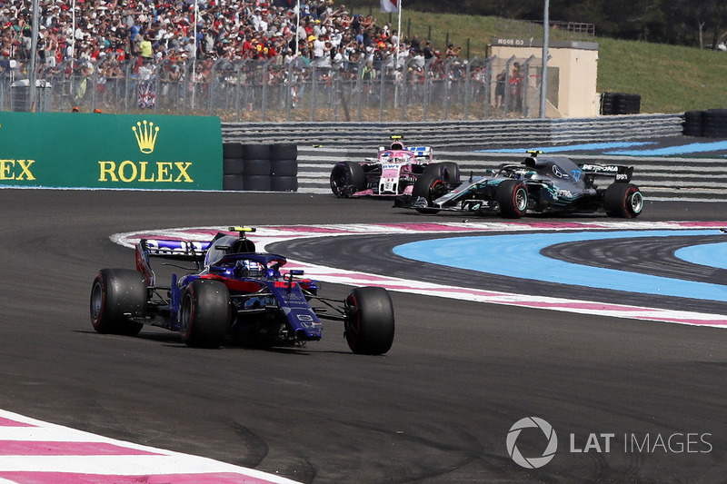 Pierre Gasly, Scuderia Toro Rosso STR13 avec un aileron avant cassé