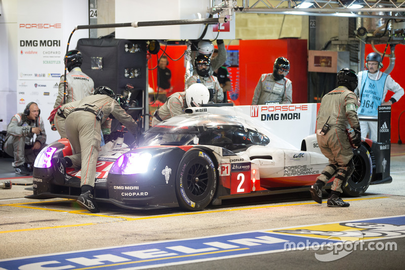 #2 Porsche Team Porsche 919 Hybrid: Timo Bernhard, Earl Bamber, Brendon Hartley