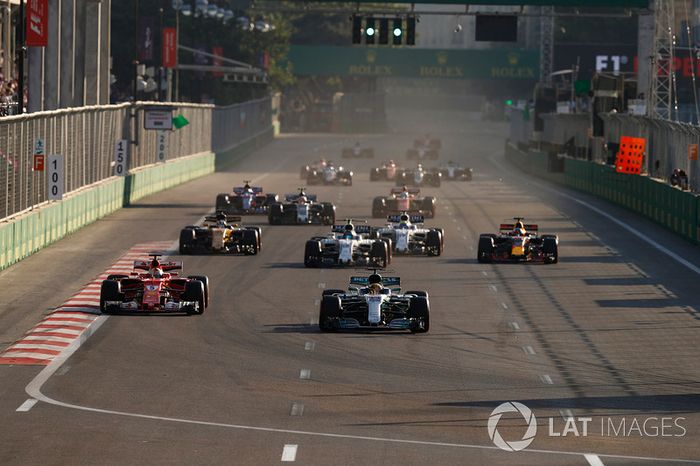 Lewis Hamilton, Mercedes AMG F1 W08, Sebastian Vettel, Ferrari SF70H, Lance Stroll, Williams FW40, Daniel Ricciardo, Red Bull Racing RB13