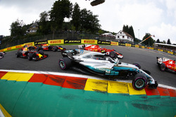 Valtteri Bottas, Mercedes AMG F1 W08, Kimi Raikkonen, Ferrari SF70H, Max Verstappen, Red Bull Racing