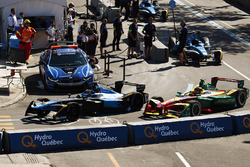 Sébastien Buemi, Renault e.Dams, e Daniel Abt, ABT Schaeffler Audi Sport, lasciano i box