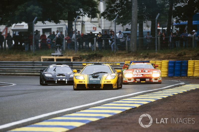 1995 год. Экипаж Энди Уоллеса, Дерека Белла и Джастина Белла, McLaren F1 GTR