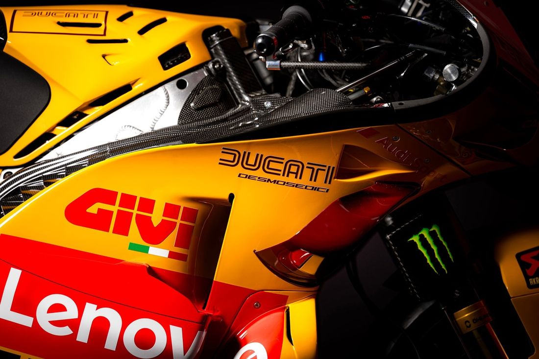 Barwy zespołu Ducati na testy w Walencji
