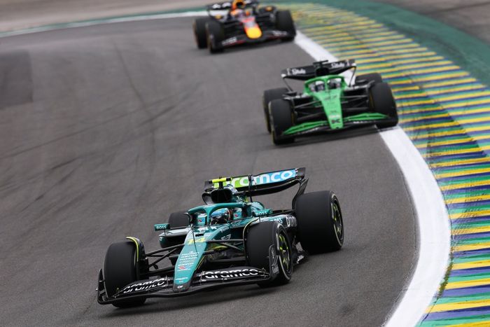 Nico Hulkenberg, Sauber, Fernando Alonso, Aston Martin Racing, Yuki Tsunoda, Red Bull Racing Team