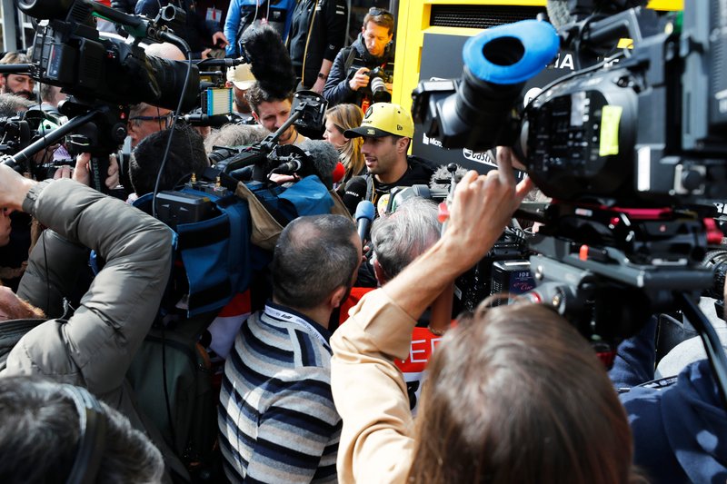 Daniel Ricciardo, Renault F1 Team amongst the media scrumb