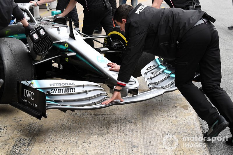 Mercedes-AMG F1 W10 dettaglio ala anteriore
