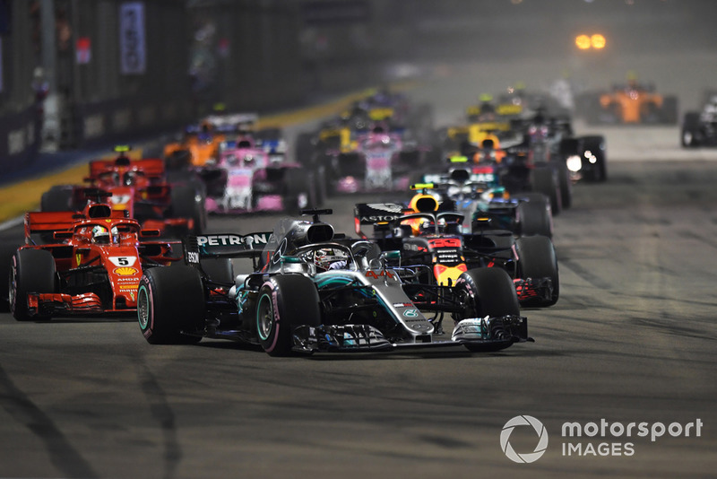 Lewis Hamilton, Mercedes-AMG F1 W09 EQ Power+ líder al iniico