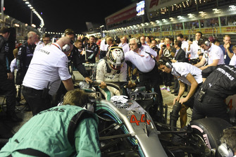 Lewis Hamilton, Mercedes-AMG F1 W09 on the grid