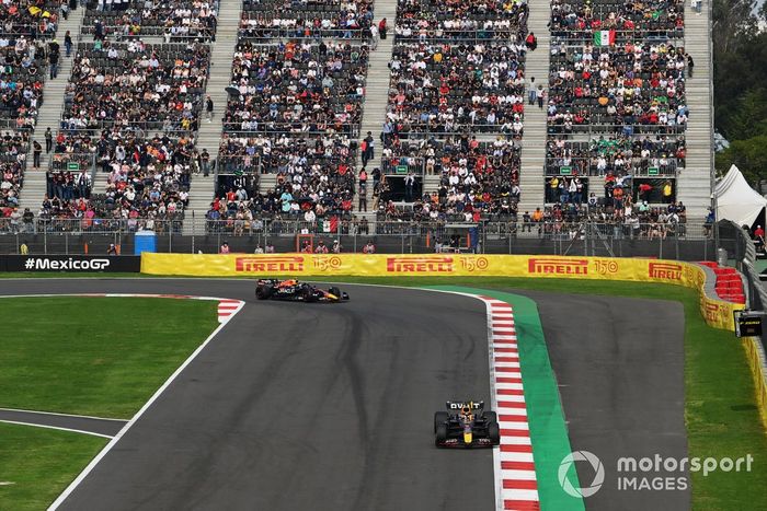 Max Verstappen, Red Bull Racing RB18, Sergio Pérez, Red Bull Racing RB18