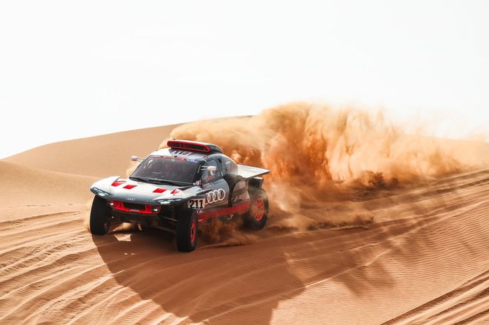 #211 Team Audi Sport Audi: Mattias Ekstrom, Emil Bergkvist