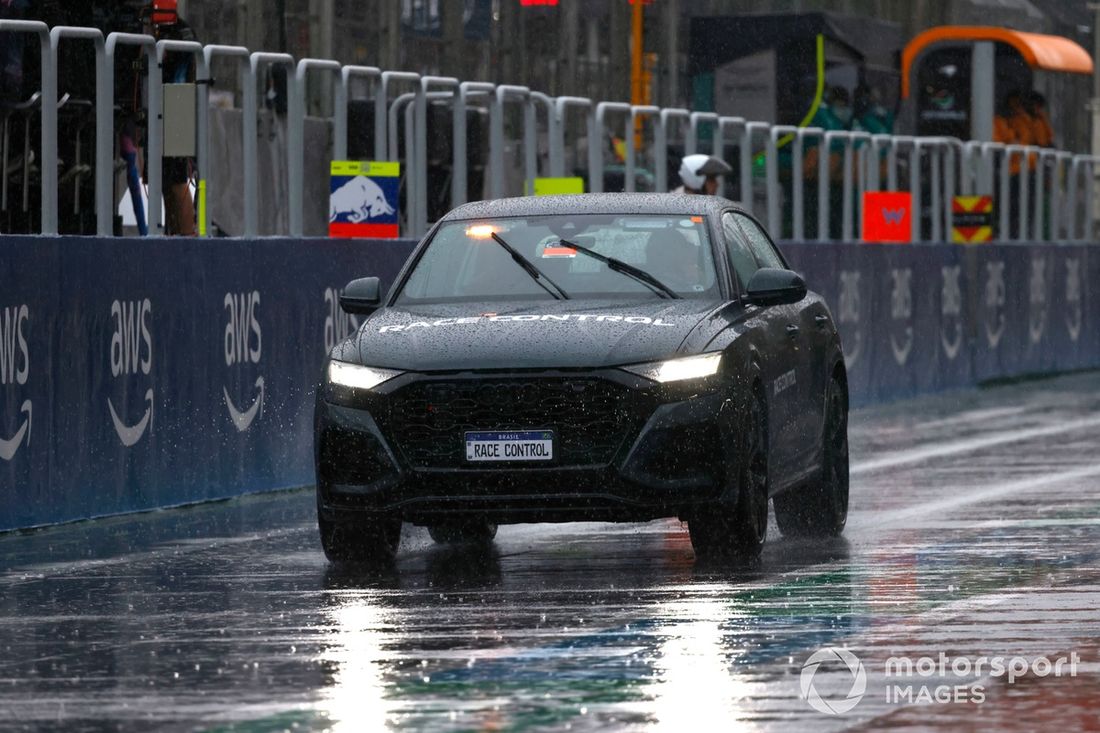 Coche Race Control en pista