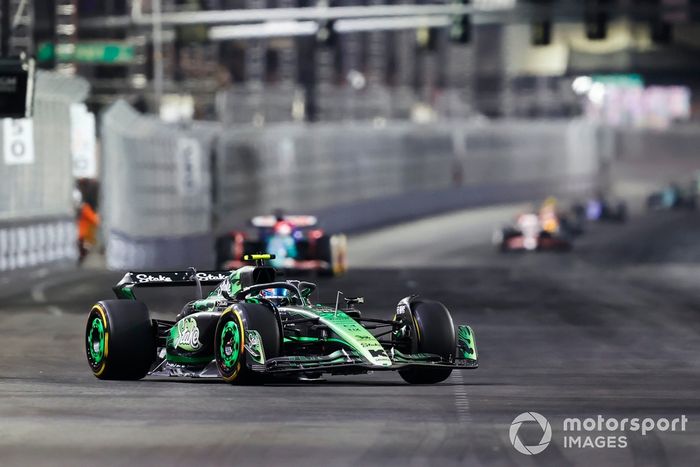 Zhou Guanyu, Stake F1 Team KICK Sauber C44