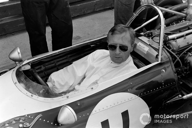 1969: Al Pease obtuvo un logro especial en la Fórmula 1, en el Gran Premio de Canadá. Por conducir muy lento, tanto que lo descalificaron.