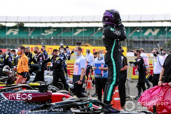 Ganador de la carrera Lewis Hamilton, Mercedes-AMG F1 celebra en Parc Ferme 