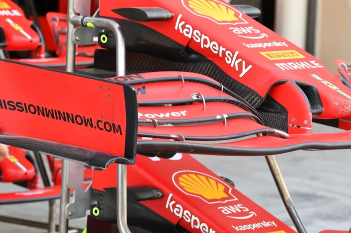 Detalle del alerón delantero del Ferrari SF21