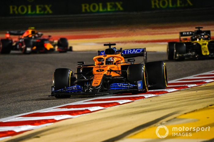 Carlos Sainz Jr., McLaren MCL35, Daniel Ricciardo, Renault F1 Team R.S.20, Alex Albon, Red Bull Racing RB16